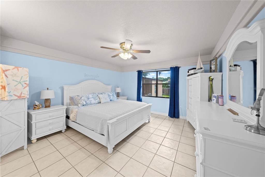 合同活跃: $339,900 (3 贝兹, 2 浴室, 1988 平方英尺)