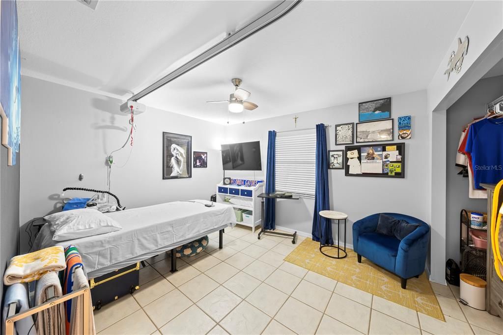 合同活跃: $339,900 (3 贝兹, 2 浴室, 1988 平方英尺)