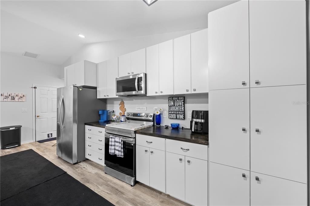 合同活跃: $339,900 (3 贝兹, 2 浴室, 1988 平方英尺)