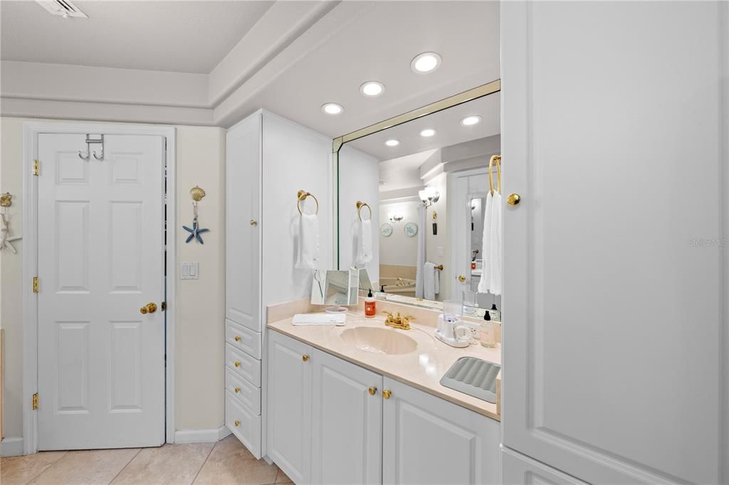 合同活跃: $339,900 (3 贝兹, 2 浴室, 1988 平方英尺)