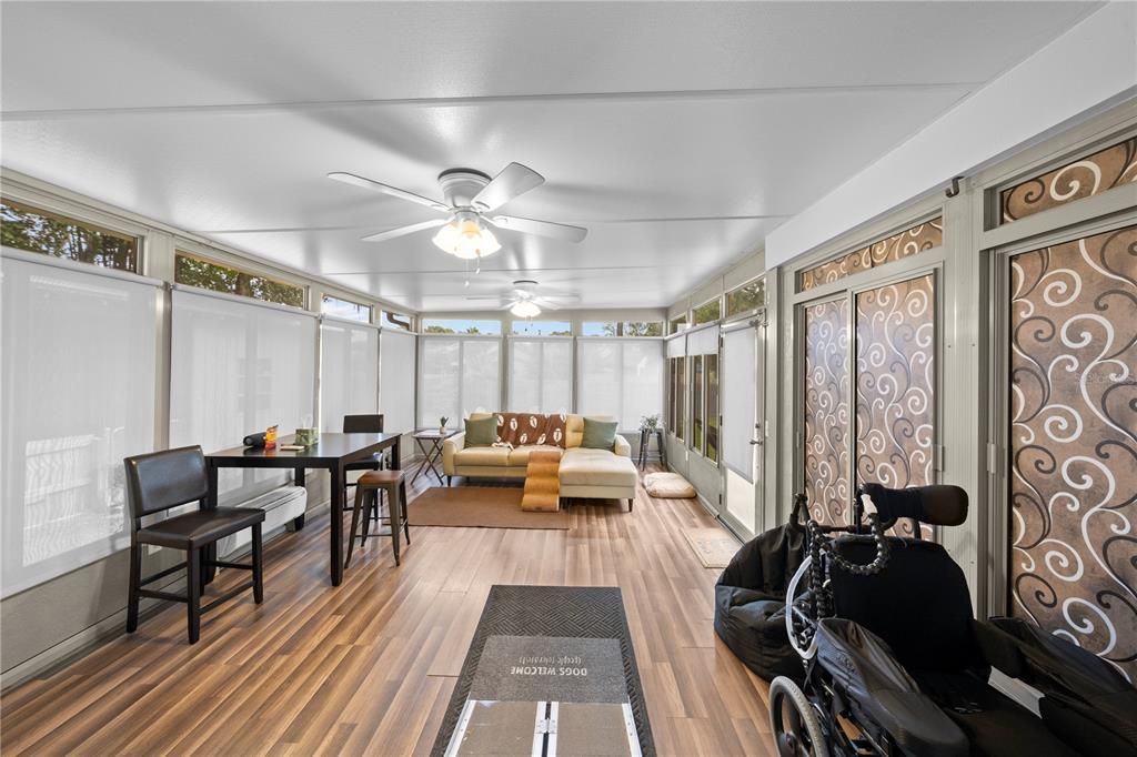 合同活跃: $339,900 (3 贝兹, 2 浴室, 1988 平方英尺)