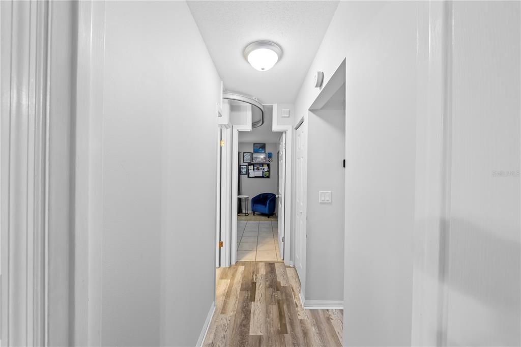 合同活跃: $339,900 (3 贝兹, 2 浴室, 1988 平方英尺)