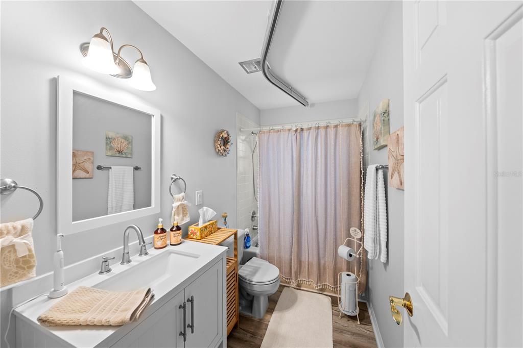 合同活跃: $339,900 (3 贝兹, 2 浴室, 1988 平方英尺)