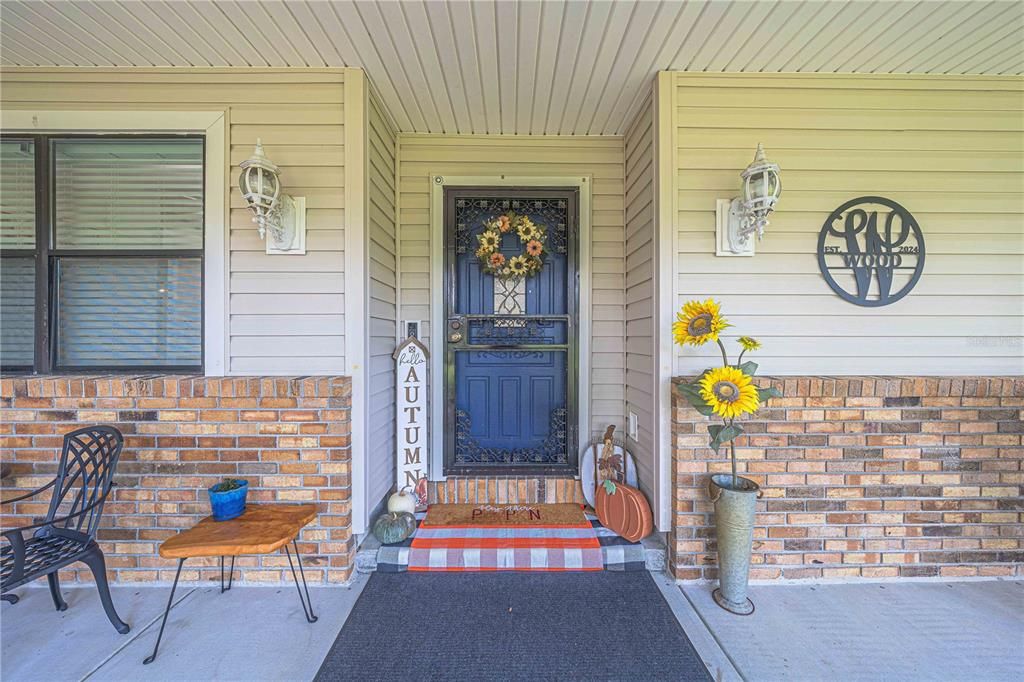 合同活跃: $339,900 (3 贝兹, 2 浴室, 1988 平方英尺)