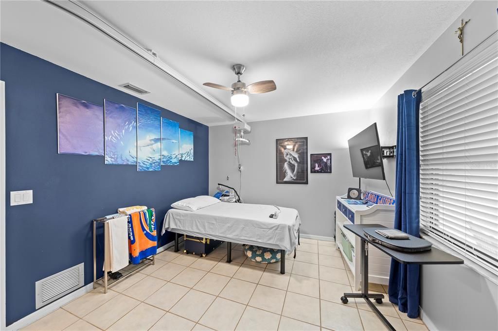 合同活跃: $339,900 (3 贝兹, 2 浴室, 1988 平方英尺)