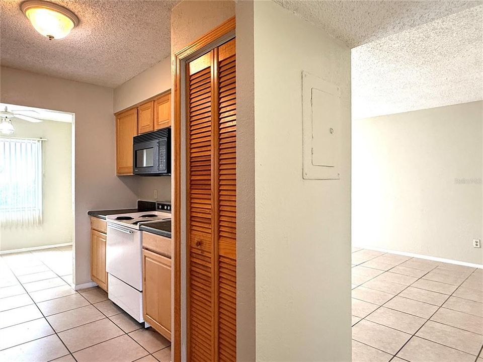 Под контрактом: $1,125 (1 спален, 1 ванн, 707 Квадратных фут)