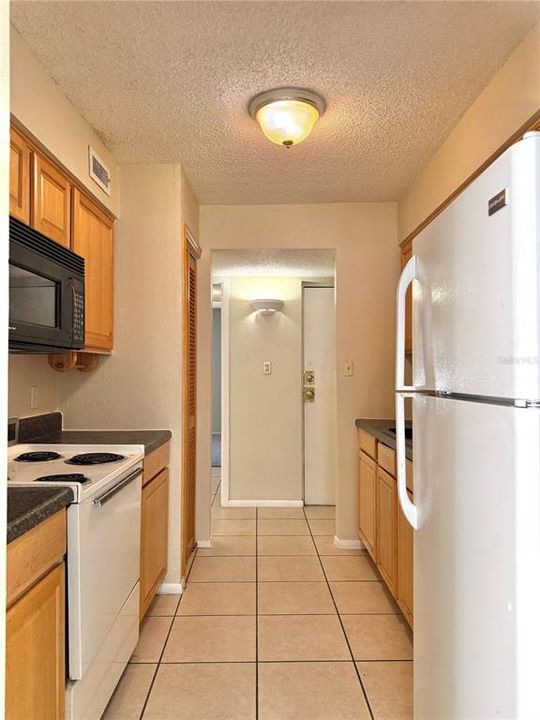 Под контрактом: $1,125 (1 спален, 1 ванн, 707 Квадратных фут)