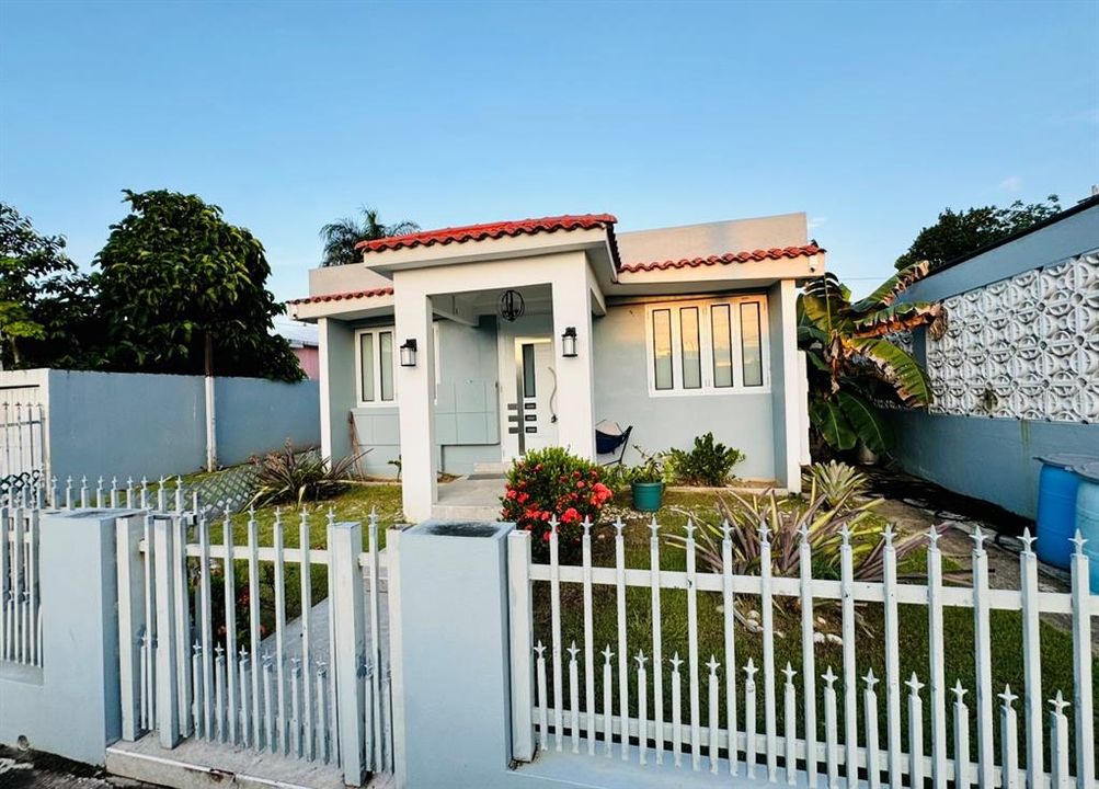 For Rent: $1,700 (3 beds, 2 baths, 3310 Square Feet)