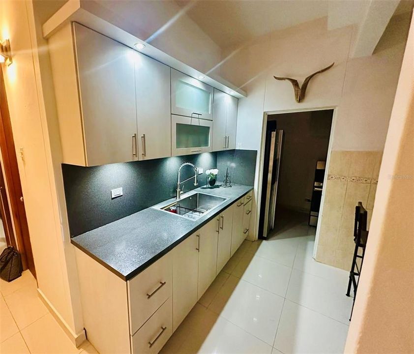 For Rent: $1,700 (3 beds, 2 baths, 3310 Square Feet)