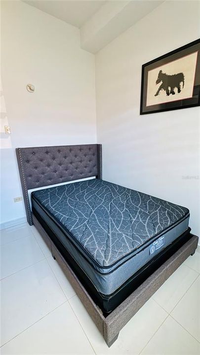 For Rent: $1,700 (3 beds, 2 baths, 3310 Square Feet)