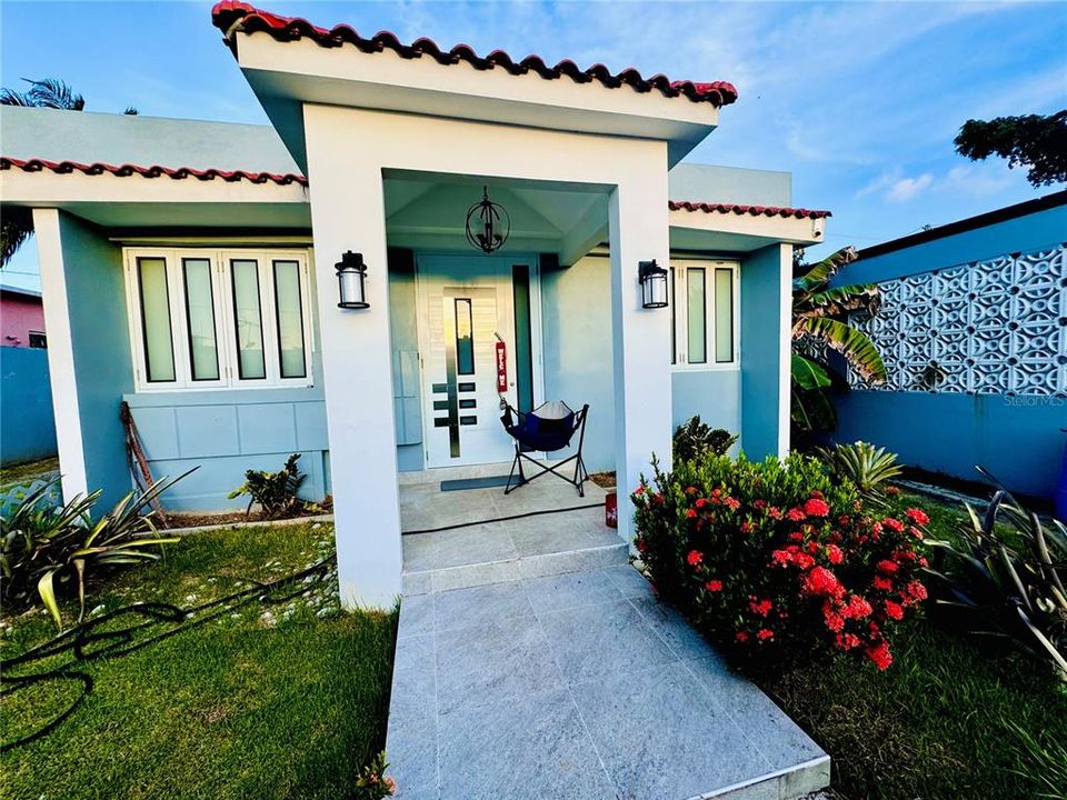 For Rent: $1,700 (3 beds, 2 baths, 3310 Square Feet)