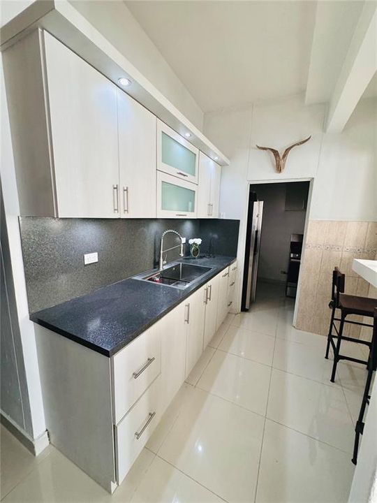 For Rent: $1,700 (3 beds, 2 baths, 3310 Square Feet)