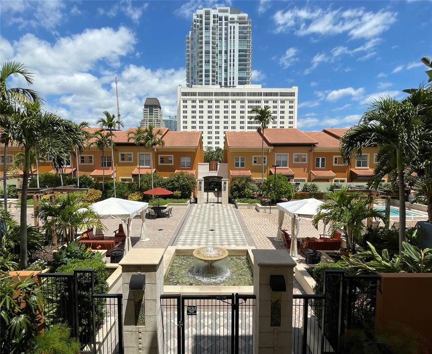 Active With Contract: $2,800 (2 beds, 2 baths, 1128 Square Feet)