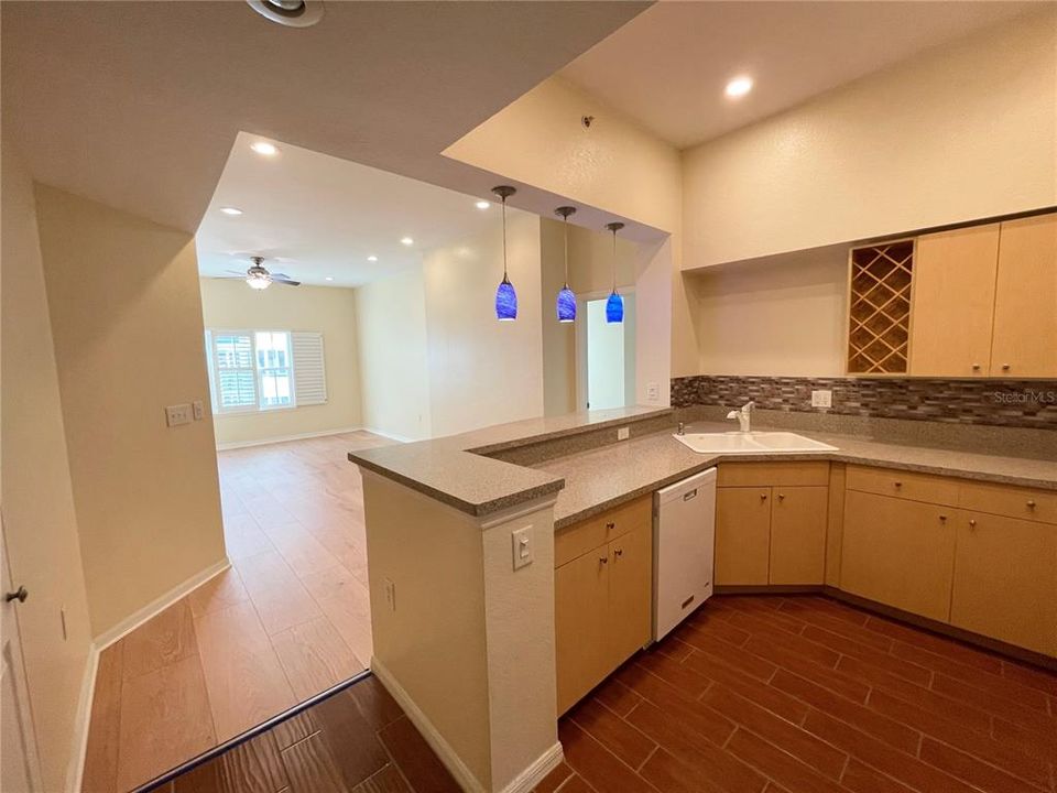 Active With Contract: $2,800 (2 beds, 2 baths, 1128 Square Feet)