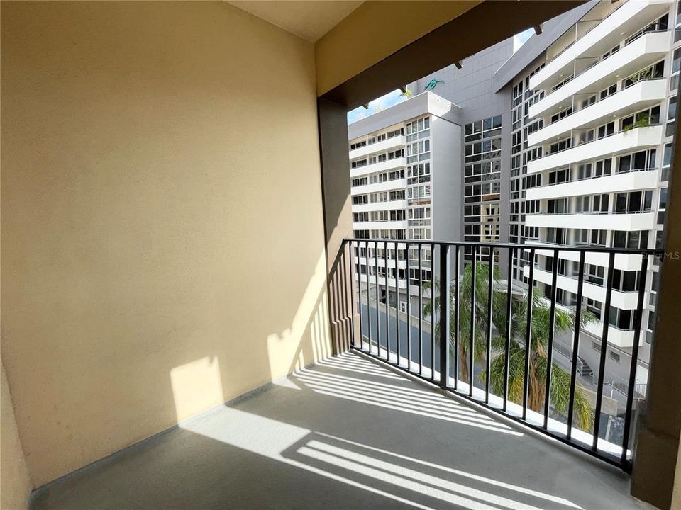 Active With Contract: $2,800 (2 beds, 2 baths, 1128 Square Feet)