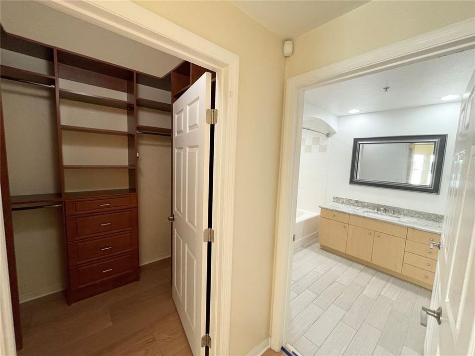 Active With Contract: $2,800 (2 beds, 2 baths, 1128 Square Feet)