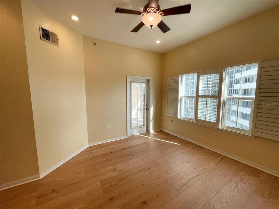 Active With Contract: $2,800 (2 beds, 2 baths, 1128 Square Feet)