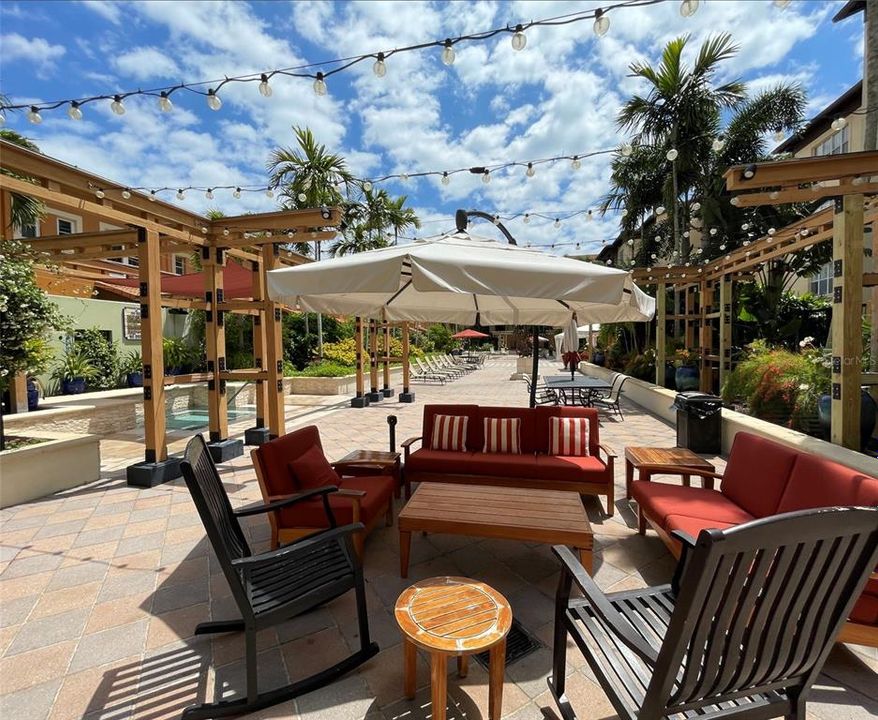 Active With Contract: $2,800 (2 beds, 2 baths, 1128 Square Feet)