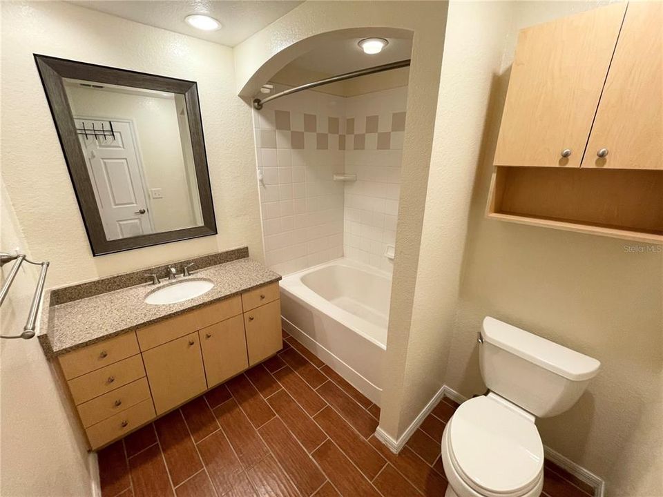 Active With Contract: $2,800 (2 beds, 2 baths, 1128 Square Feet)