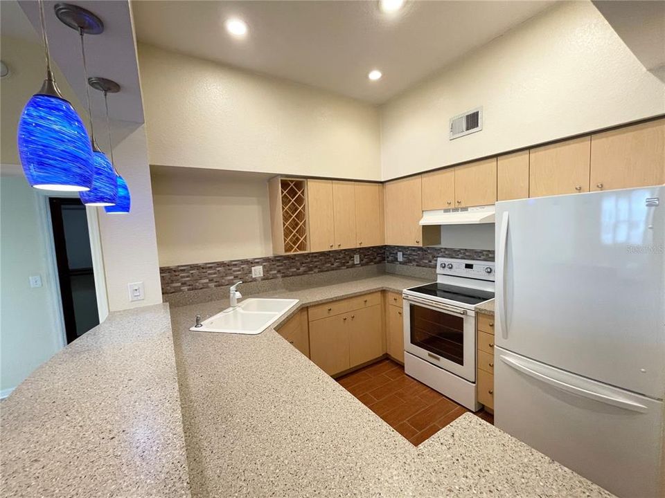 Active With Contract: $2,800 (2 beds, 2 baths, 1128 Square Feet)