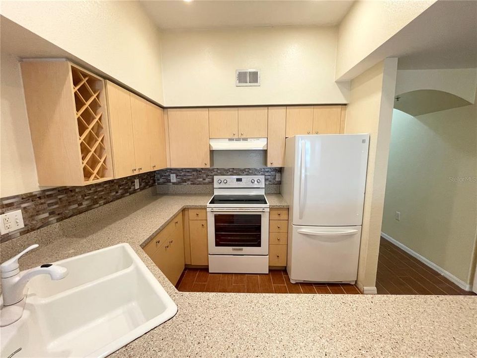 Active With Contract: $2,800 (2 beds, 2 baths, 1128 Square Feet)