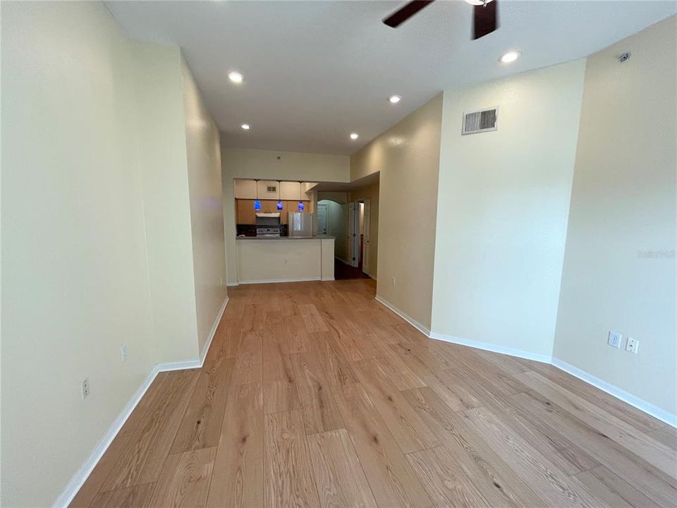 Active With Contract: $2,800 (2 beds, 2 baths, 1128 Square Feet)