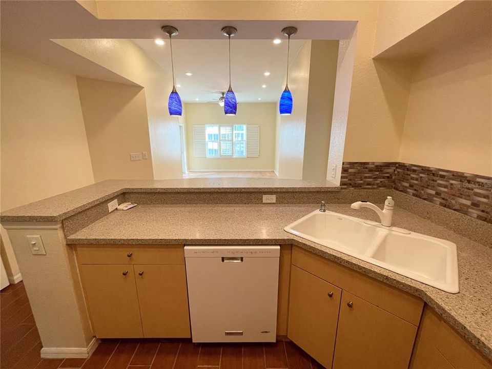 Active With Contract: $2,800 (2 beds, 2 baths, 1128 Square Feet)