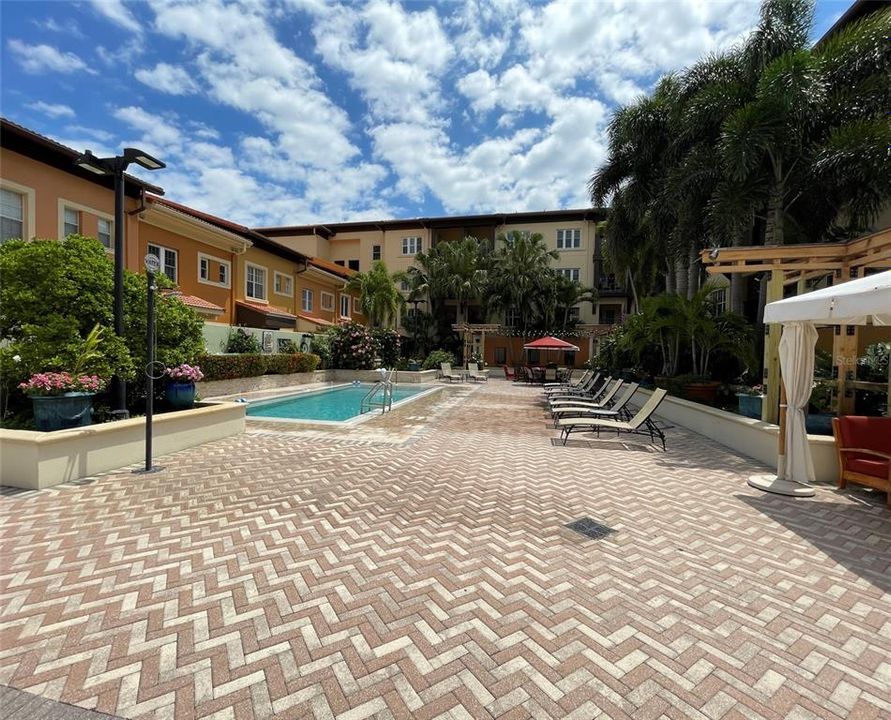 Active With Contract: $2,800 (2 beds, 2 baths, 1128 Square Feet)