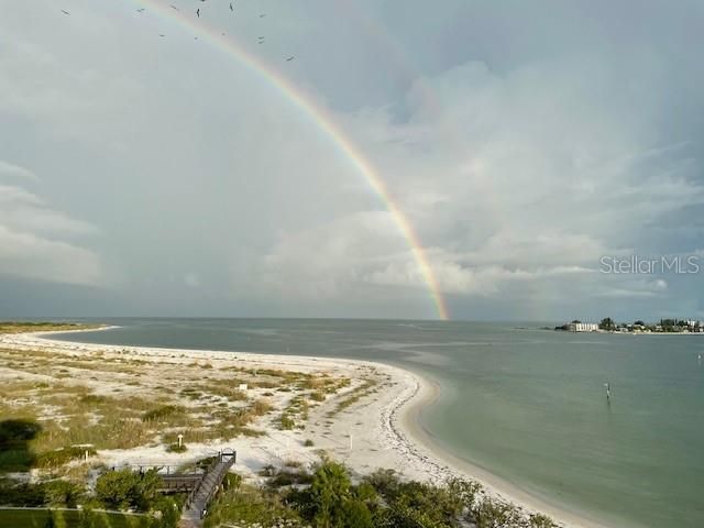 合同活跃: $6,995,000 (4 贝兹, 4 浴室, 5573 平方英尺)