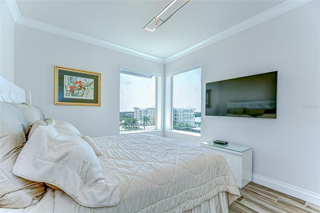 合同活跃: $6,995,000 (4 贝兹, 4 浴室, 5573 平方英尺)