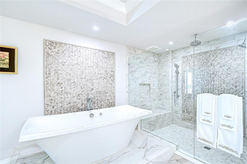 合同活跃: $6,995,000 (4 贝兹, 4 浴室, 5573 平方英尺)