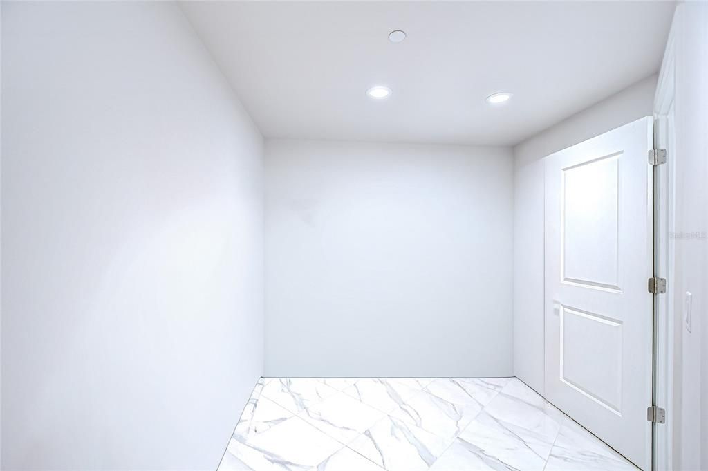 合同活跃: $6,995,000 (4 贝兹, 4 浴室, 5573 平方英尺)