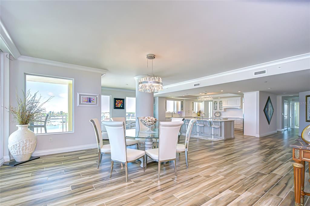 合同活跃: $6,995,000 (4 贝兹, 4 浴室, 5573 平方英尺)