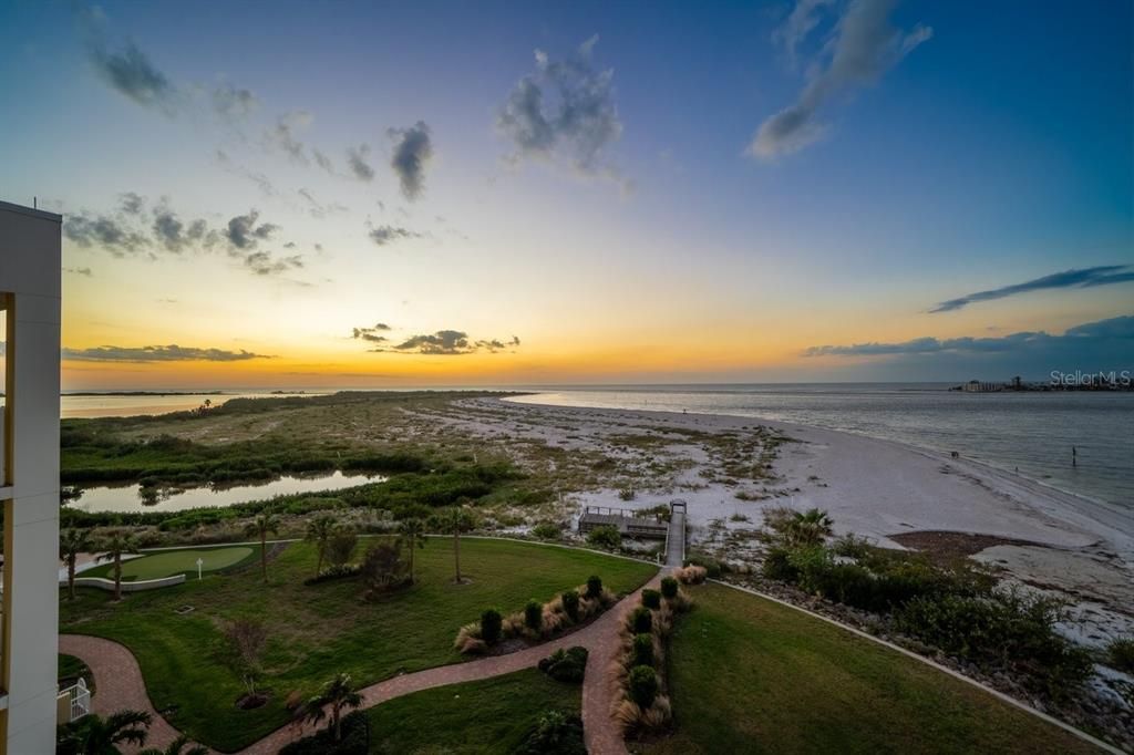 合同活跃: $6,995,000 (4 贝兹, 4 浴室, 5573 平方英尺)