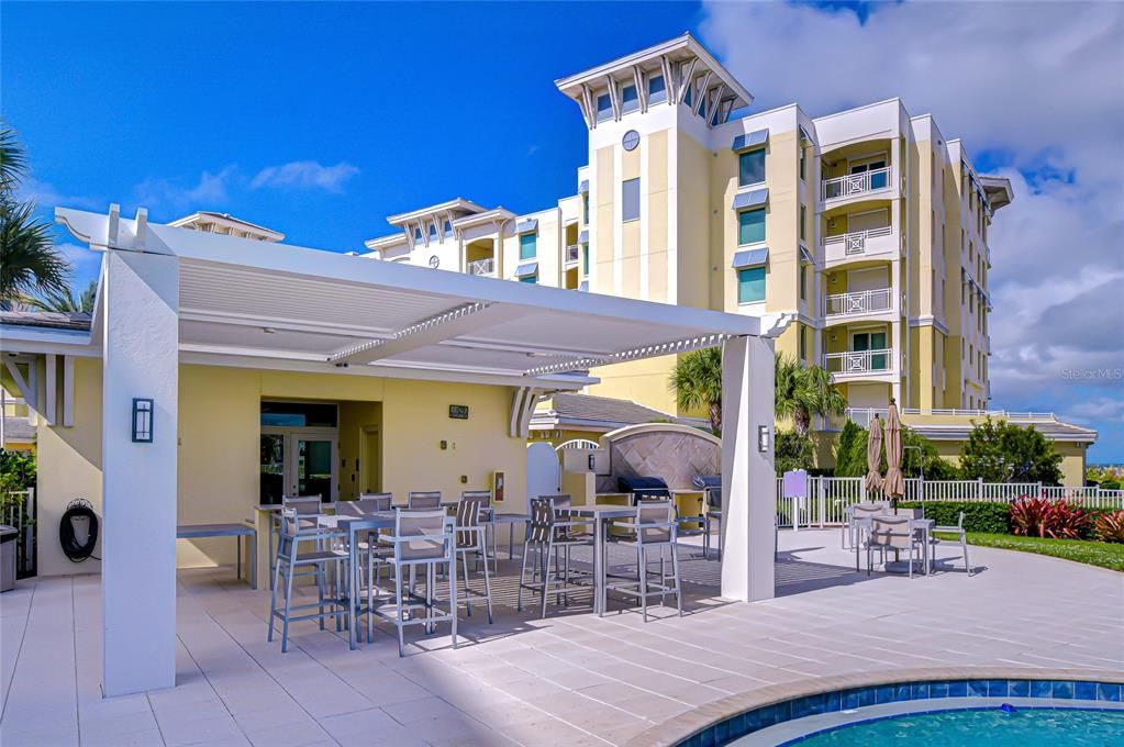 合同活跃: $6,995,000 (4 贝兹, 4 浴室, 5573 平方英尺)