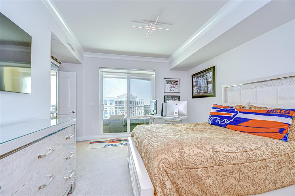 合同活跃: $6,995,000 (4 贝兹, 4 浴室, 5573 平方英尺)