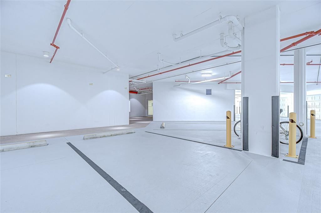 合同活跃: $6,995,000 (4 贝兹, 4 浴室, 5573 平方英尺)