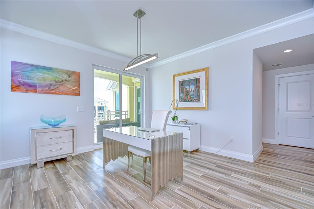 合同活跃: $6,995,000 (4 贝兹, 4 浴室, 5573 平方英尺)