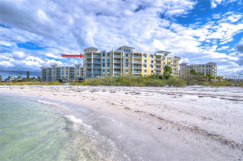 合同活跃: $6,995,000 (4 贝兹, 4 浴室, 5573 平方英尺)