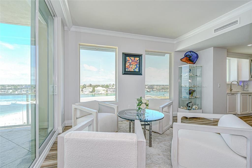 合同活跃: $6,995,000 (4 贝兹, 4 浴室, 5573 平方英尺)