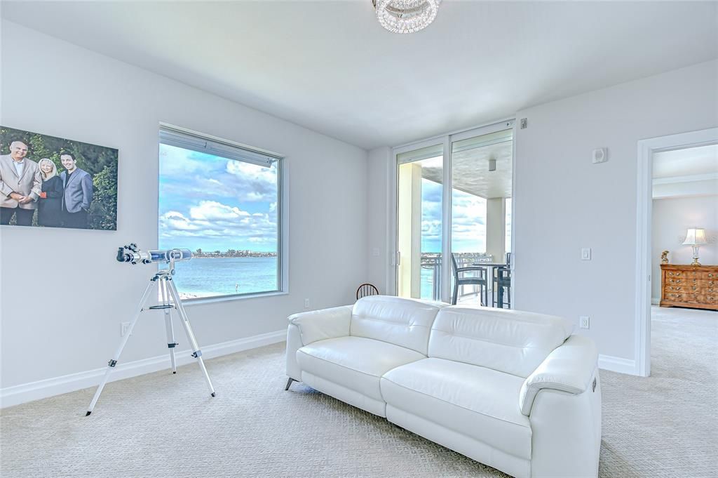 合同活跃: $6,995,000 (4 贝兹, 4 浴室, 5573 平方英尺)