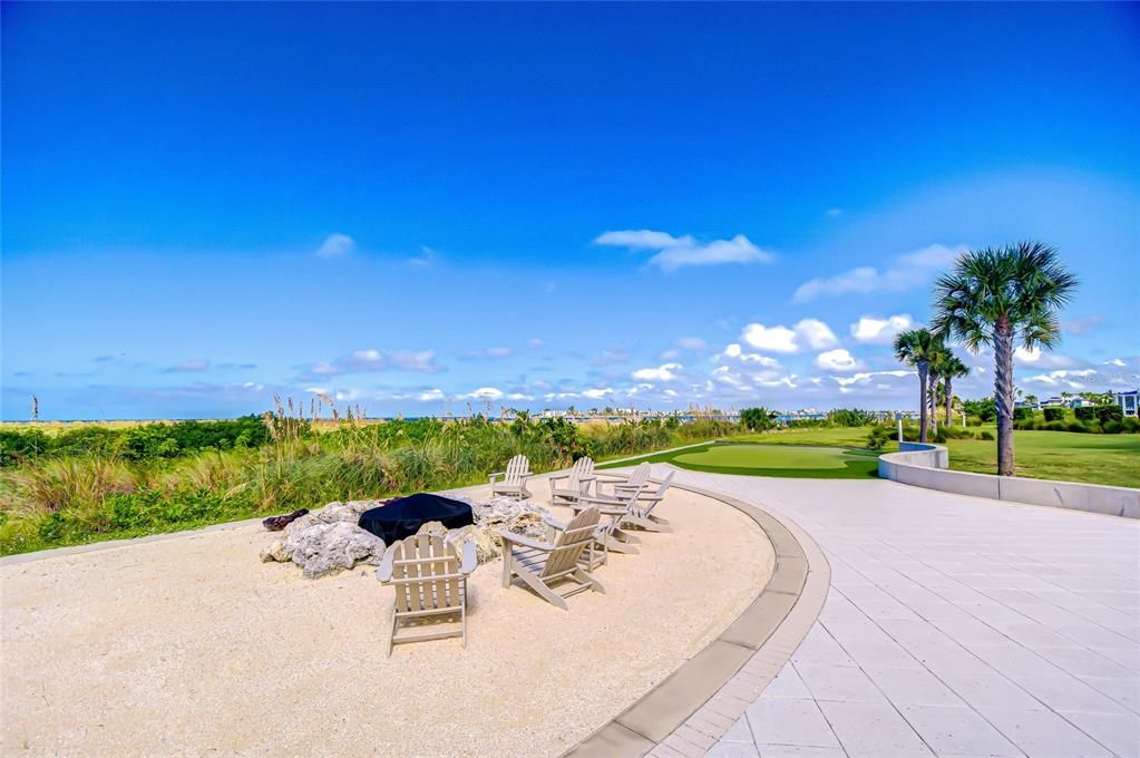 合同活跃: $6,995,000 (4 贝兹, 4 浴室, 5573 平方英尺)