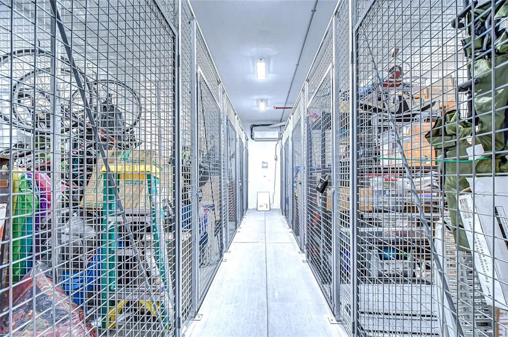 合同活跃: $6,995,000 (4 贝兹, 4 浴室, 5573 平方英尺)