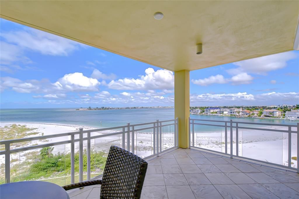 合同活跃: $6,995,000 (4 贝兹, 4 浴室, 5573 平方英尺)