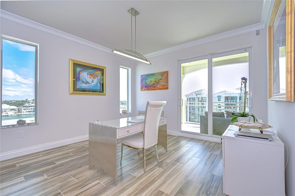 合同活跃: $6,995,000 (4 贝兹, 4 浴室, 5573 平方英尺)