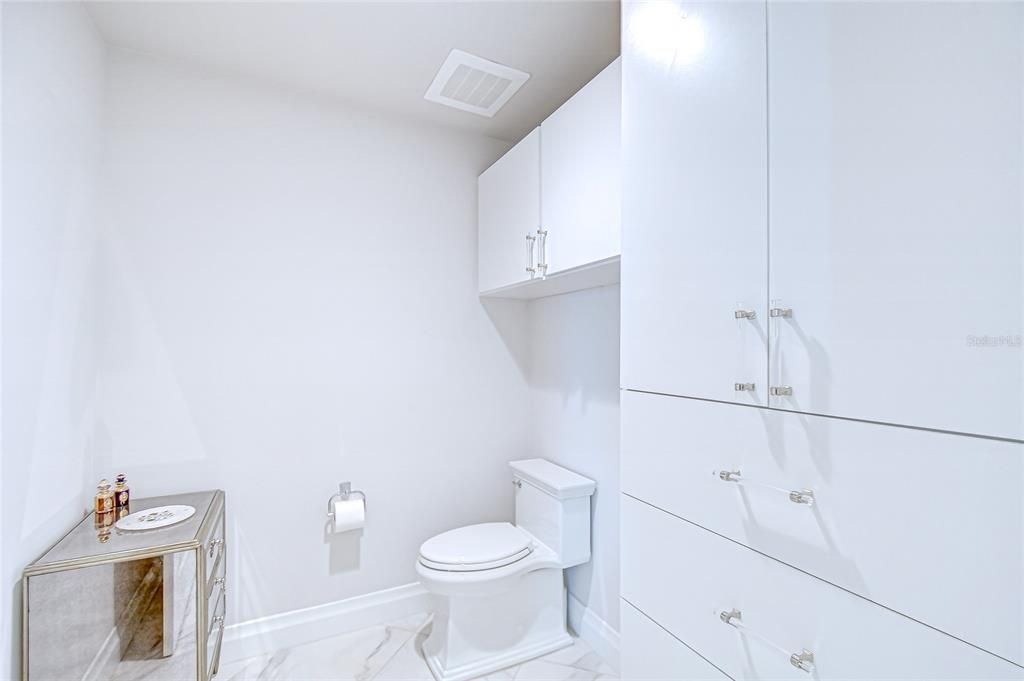 合同活跃: $6,995,000 (4 贝兹, 4 浴室, 5573 平方英尺)