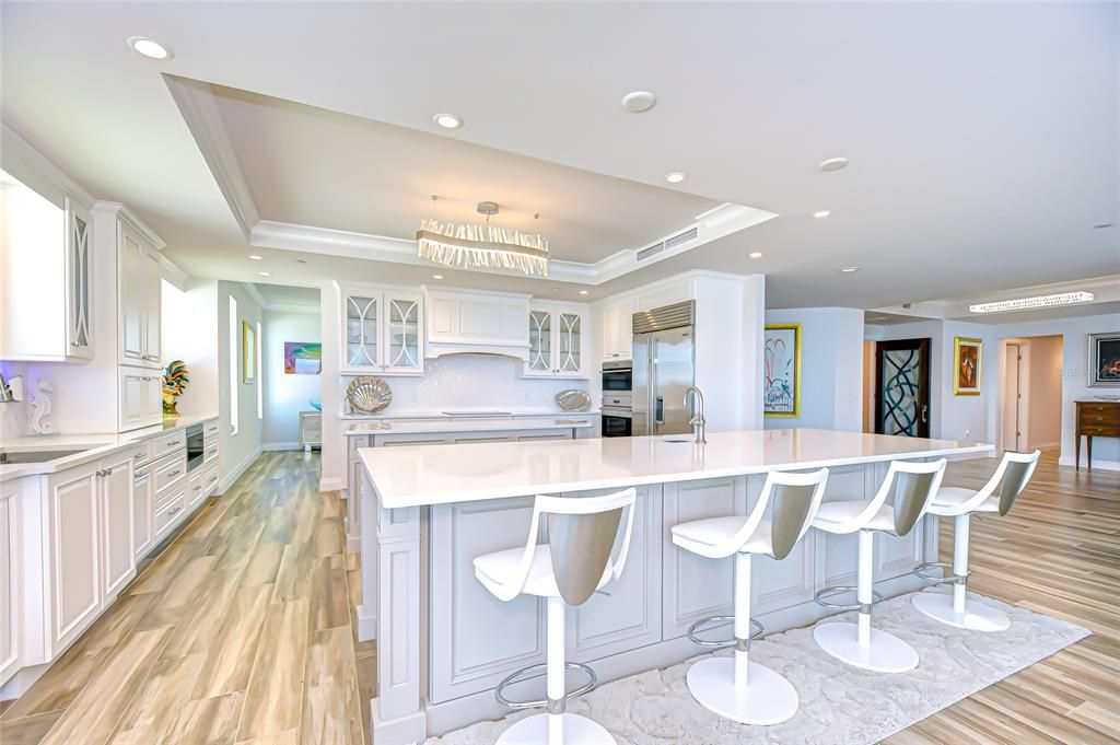 合同活跃: $6,995,000 (4 贝兹, 4 浴室, 5573 平方英尺)