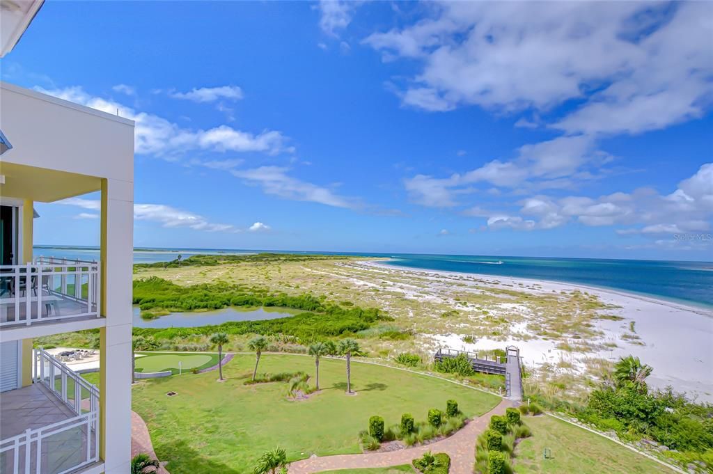 合同活跃: $6,995,000 (4 贝兹, 4 浴室, 5573 平方英尺)