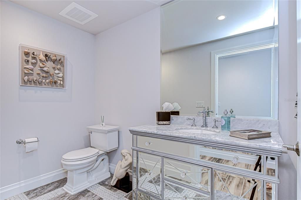 合同活跃: $6,995,000 (4 贝兹, 4 浴室, 5573 平方英尺)