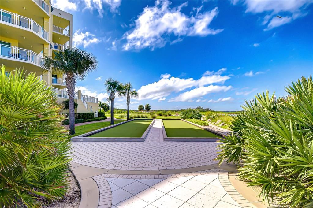 合同活跃: $6,995,000 (4 贝兹, 4 浴室, 5573 平方英尺)